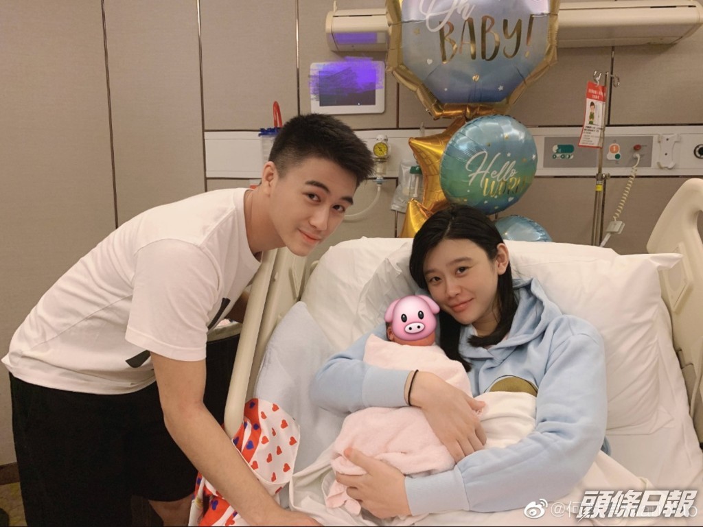 賭王四房公子何猷君2019年娶內地超模奚夢瑤，兩人育有一子一女，在上海定居。有指一家四口於上海頂級豪宅「湯臣一品」，單位面積由約4,600平方呎至13,300平方呎，而且每戶均能欣賞到270度江景，每戶售價都至上少億人民幣。